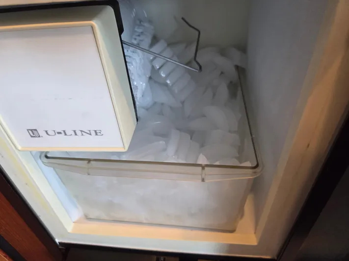 Steel Leader Yacht Photos Pics U-Line ice maker filled with ice cubes on a 1990 Bayliner 4588 Motoryacht.