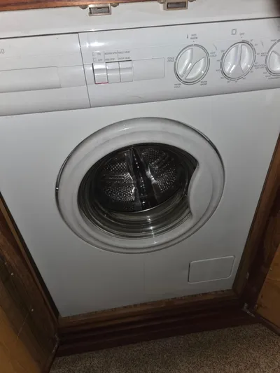Steel Leader Yacht Photos Pics Front-loading washing machine inside a 1990 Bayliner 4588 Motoryacht.