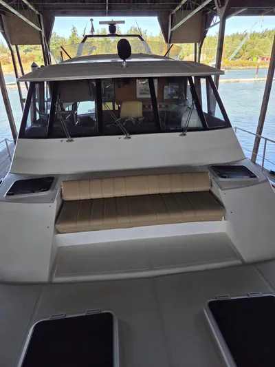 Steel Leader Yacht Photos Pics 1990 Bayliner 4588 Motoryacht docked, featuring spacious seating and sleek design.