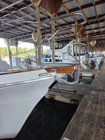 Steel Leader Yacht Photos Pics 1990 Bayliner 4588 Motoryacht docked in a covered marina.