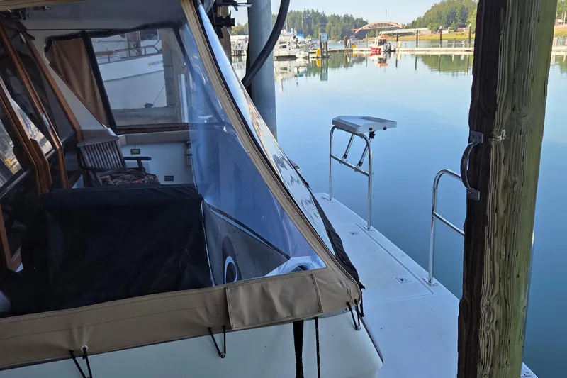 Steel Leader Yacht Photos Pics 1990 Bayliner 4588 Motoryacht docked at a serene marina with clear water.