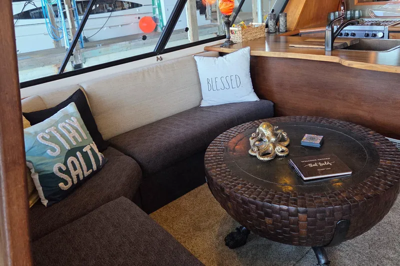 Steel Leader Yacht Photos Pics Interior of 1990 Bayliner 4588 Motoryacht with cozy seating and nautical decor.