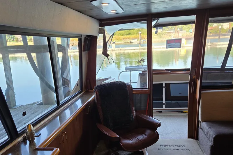 Steel Leader Yacht Photos Pics Interior of 1990 Bayliner 4588 Motoryacht with waterfront view and cozy seating.