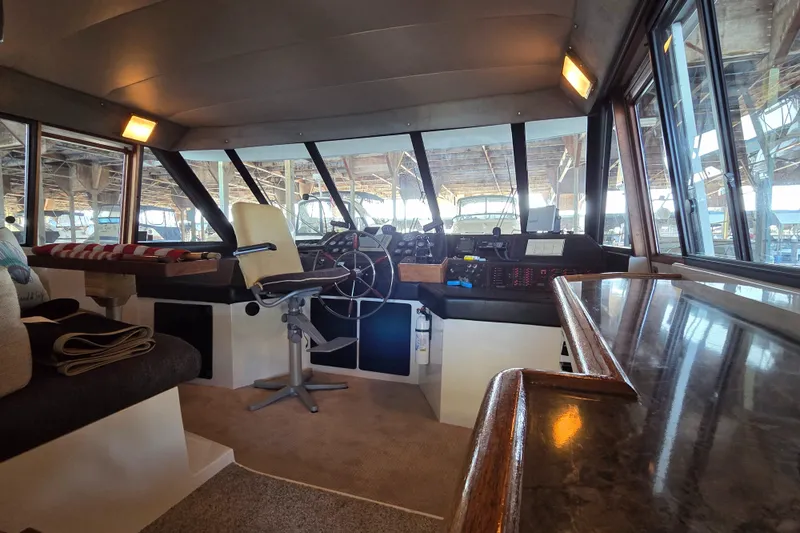 Steel Leader Yacht Photos Pics Interior of 1990 Bayliner 4588 Motoryacht helm with steering wheel and control panel.