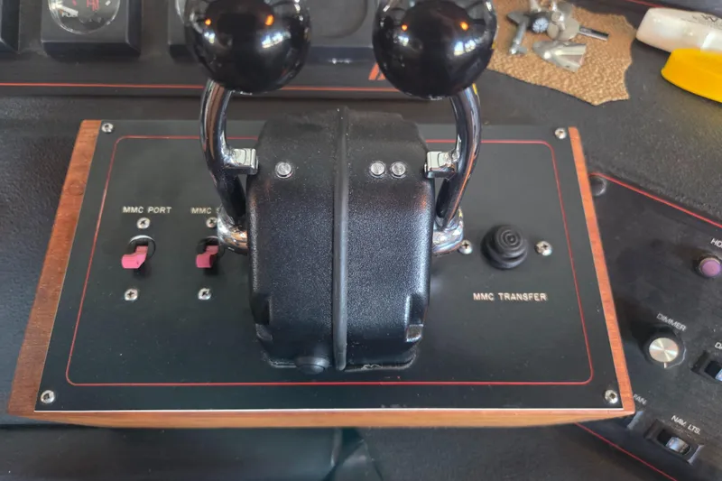 Steel Leader Yacht Photos Pics Control panel of a 1990 Bayliner 4588 Motoryacht with throttle levers and switches.