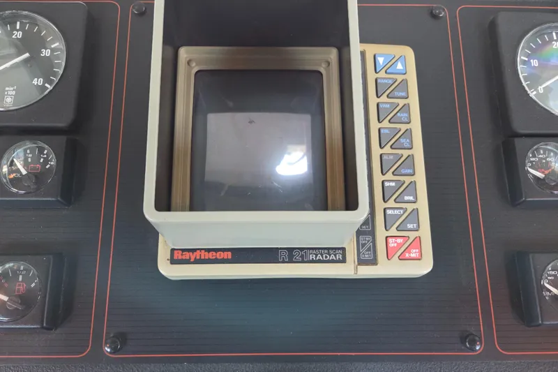 Steel Leader Yacht Photos Pics Control panel of a 1990 Bayliner 4588 Motoryacht featuring Raytheon R21 radar system.