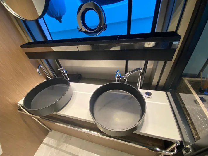  Yacht Photos Pics Ferretti Yachts 720