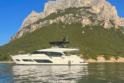 2021 Ferretti Yachts 720