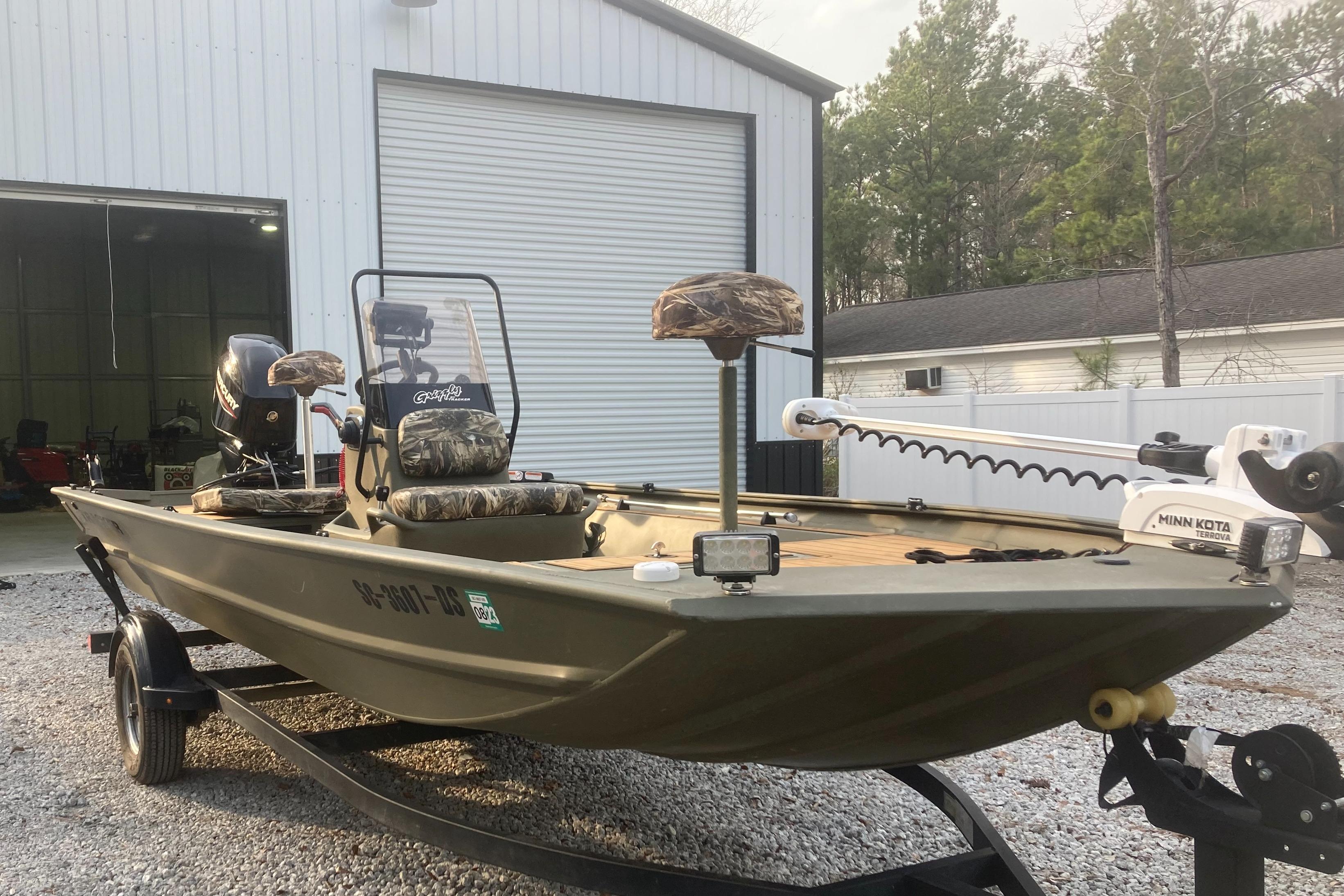 2022 Tracker GRIZZLY 1860 AWL