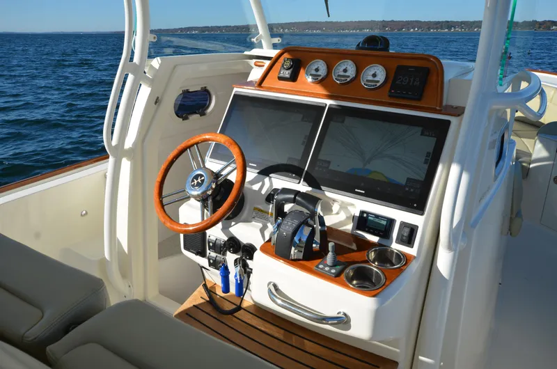 Patriot Yacht Photos Pics Helm