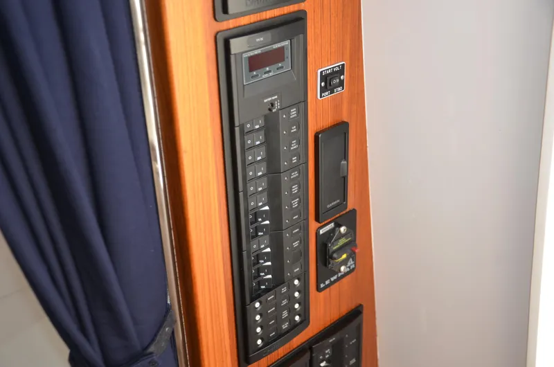 Patriot Yacht Photos Pics Breaker Panel