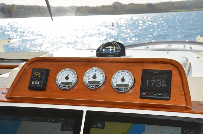 Patriot Yacht Photos Pics Helm Gauges