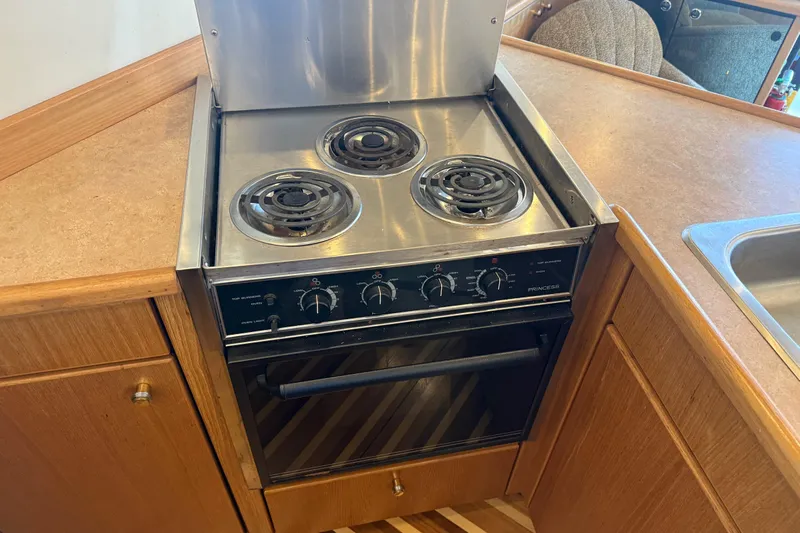 Touchdown Yacht Photos Pics Stove and oven in 2000 Bayliner 3988 Command Bridge Motoryacht kitchen area.