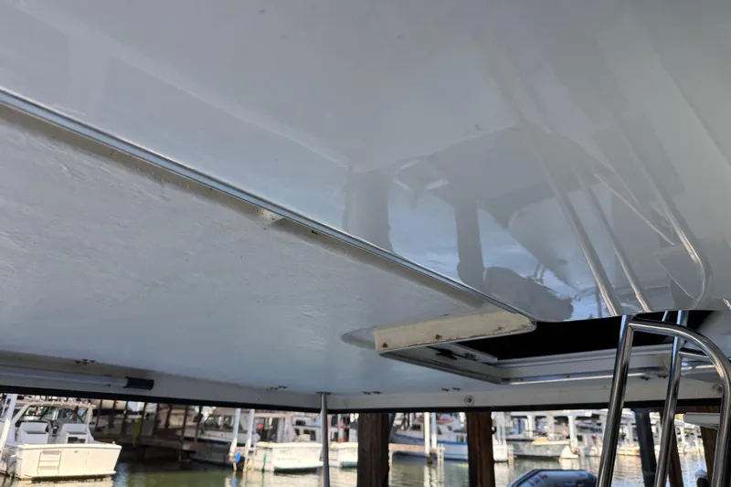 Touchdown Yacht Photos Pics 2000 Bayliner 3988 Command Bridge Motoryacht, marina view, partial deck and ladder.