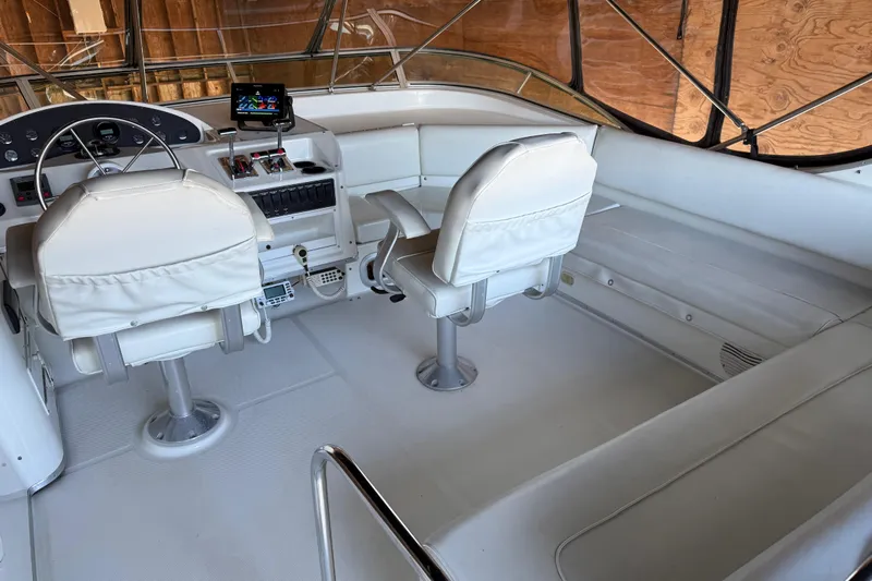 Touchdown Yacht Photos Pics 2000 Bayliner 3988 Command Bridge Motoryacht interior with helm and seating area.