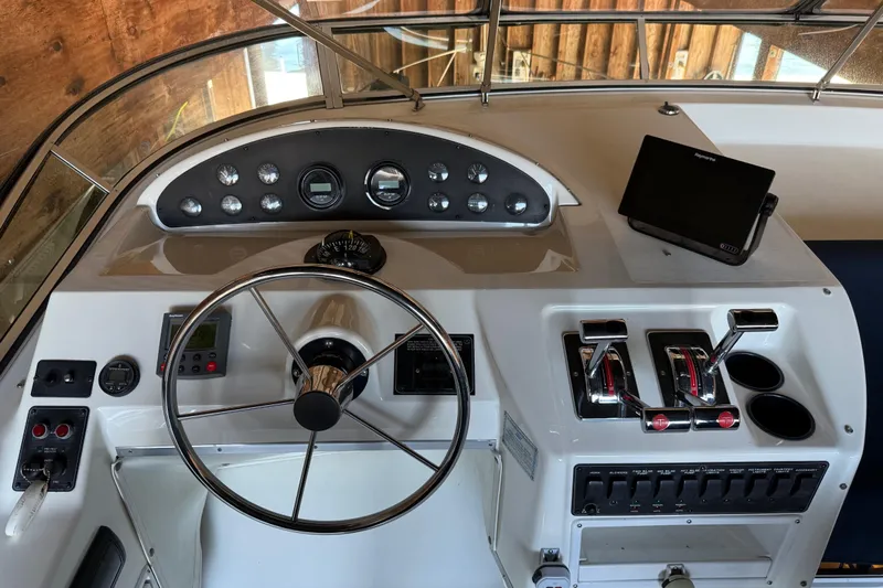 Touchdown Yacht Photos Pics Helm of 2000 Bayliner 3988 Command Bridge Motoryacht with steering wheel and controls.