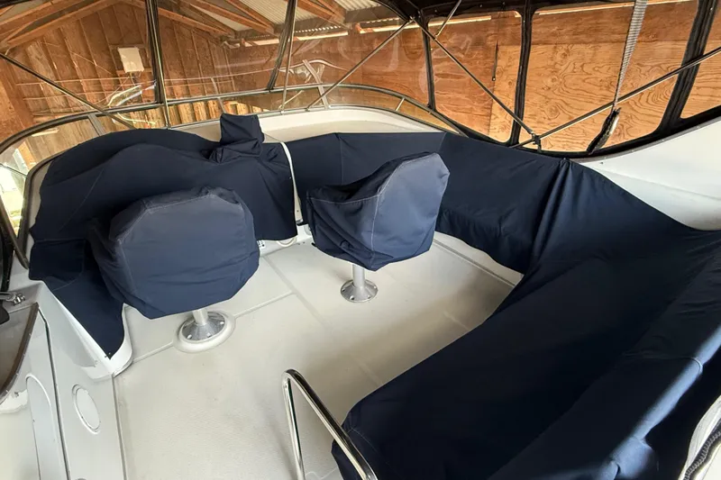 Touchdown Yacht Photos Pics 2000 Bayliner 3988 Command Bridge Motoryacht interior with covered seating and helm chairs.