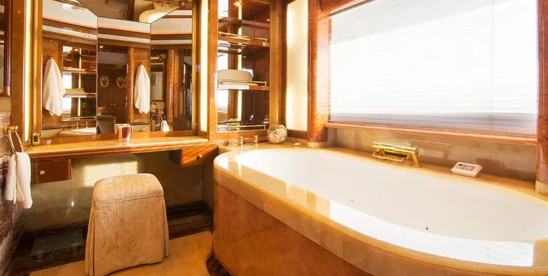  Yacht Photos Pics BENETTI 56M