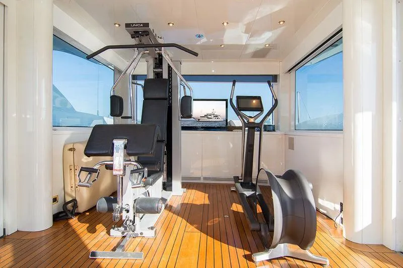  Yacht Photos Pics BENETTI 56M