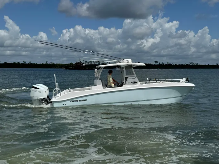 Katatak Yacht Photos Pics Twin Vee 28 KATATAK - Starboard Profile