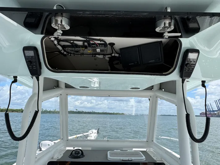 Katatak Yacht Photos Pics Twin Vee 28 KATATAK - Helm Overhead Electronics