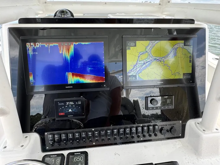 Katatak Yacht Photos Pics Twin Vee 28 KATATAK - Helm Electronics