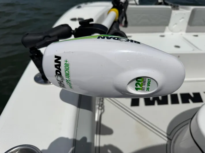 Katatak Yacht Photos Pics Twin Vee 28 KATATAK - Trolling Motor
