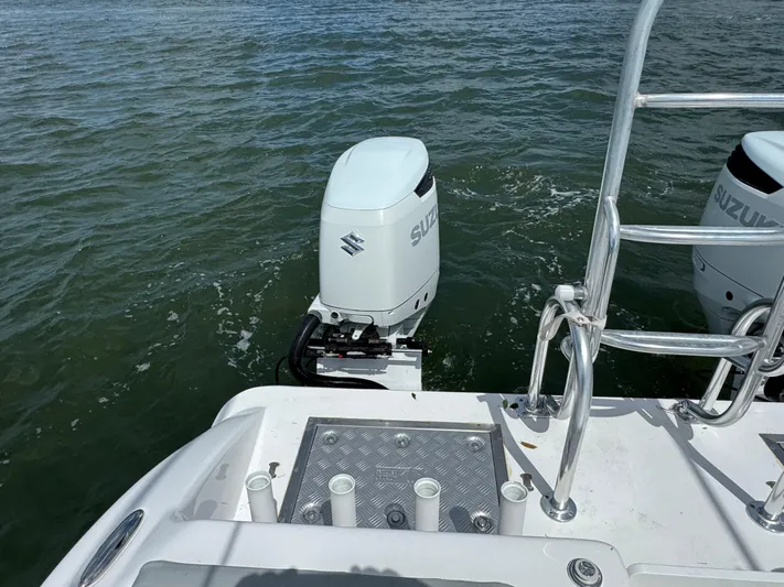 Katatak Yacht Photos Pics Twin Vee 28 KATATAK - Starboard Engine