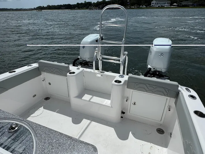 Katatak Yacht Photos Pics 2023 Twin Vee 280 GFX CC boat with dual engines on a calm lake.