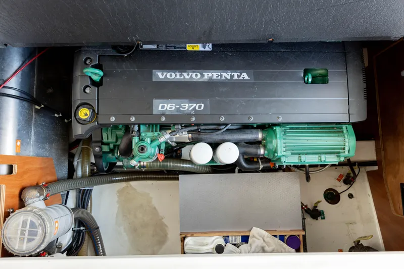 Smooth Yacht Photos Pics Volvo Penta engine in 2019 Beneteau Swift Trawler 30, showcasing DG-370 model.