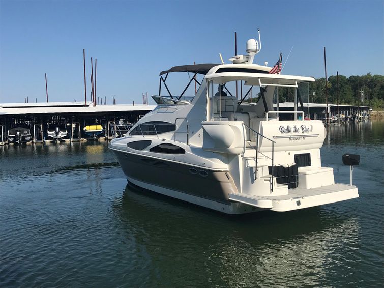 2008-42-2-cruisers-yachts-395-motoryacht