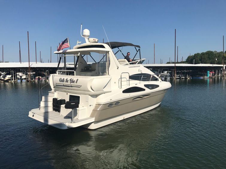 2008-42-2-cruisers-yachts-395-motoryacht