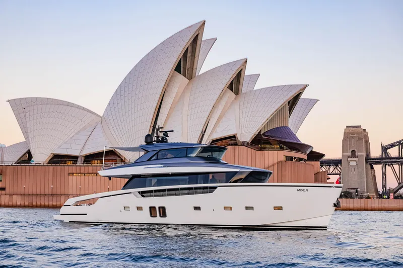 Donnachaidh Yacht Photos Pics 