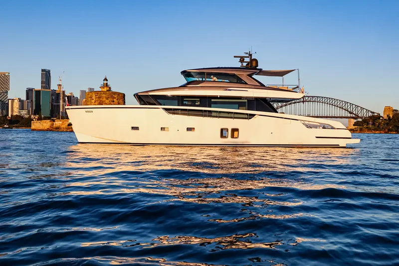 Donnachaidh Yacht Photos Pics 