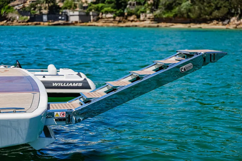 Donnachaidh Yacht Photos Pics 