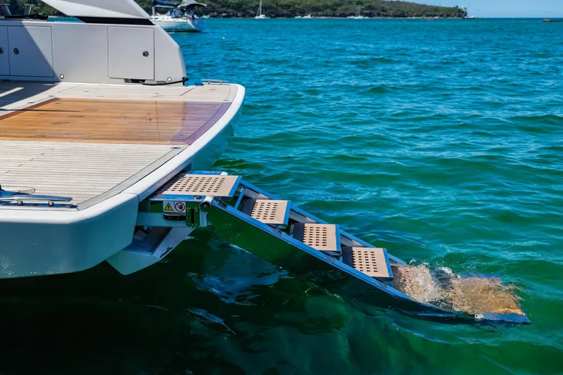 Donnachaidh Yacht Photos Pics 