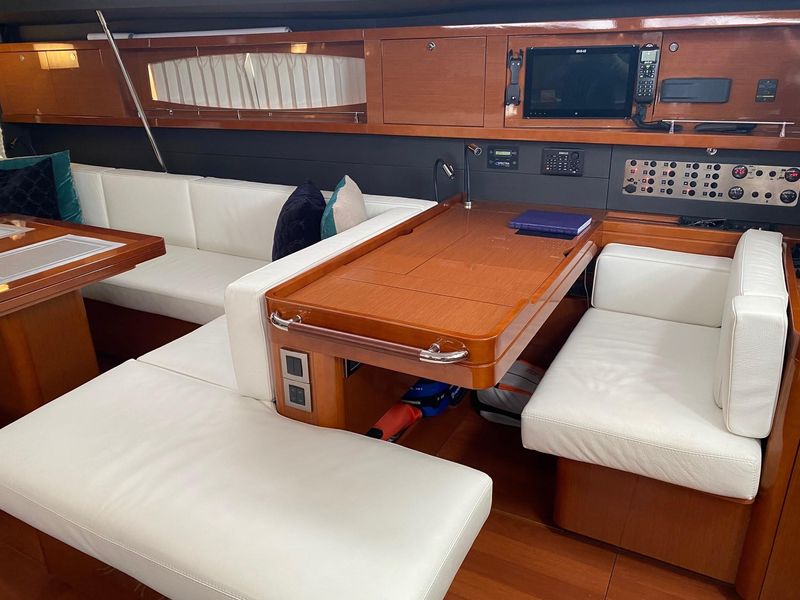 2016 Beneteau Oceanis 60