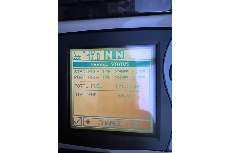  Yacht Photos Pics Display screen showing vessel status for 2005 Sea Ray 390 Express Cruiser.