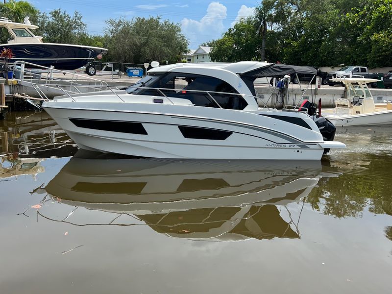 2020 Beneteau Antares 9 OB