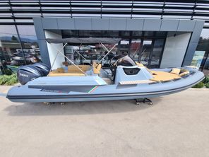 2022 Ranieri Cayman 28.0 Executive Trofeo IN STOCK