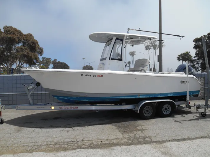  Yacht Photos Pics 2019 Sea Hunt Ultra 235 SE boat on trailer, parked outdoors.