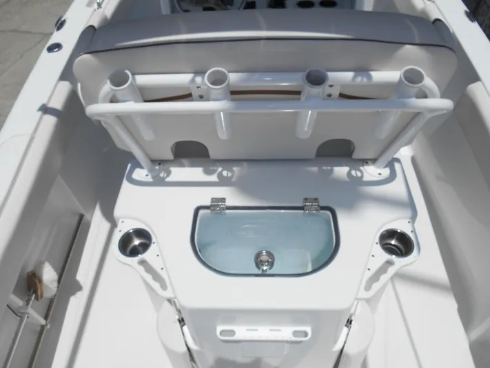  Yacht Photos Pics 2019 Sea Hunt Ultra 235 SE boat interior with rod holders and livewell.