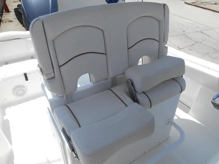  Yacht Photos Pics 2019 Sea Hunt Ultra 235 SE boat seating, featuring white cushioned seats.
