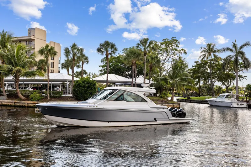 Happy 2 Gether Yacht Photos Pics 2021 Formula 380 Super Sport Crossover OB on tropical waters.