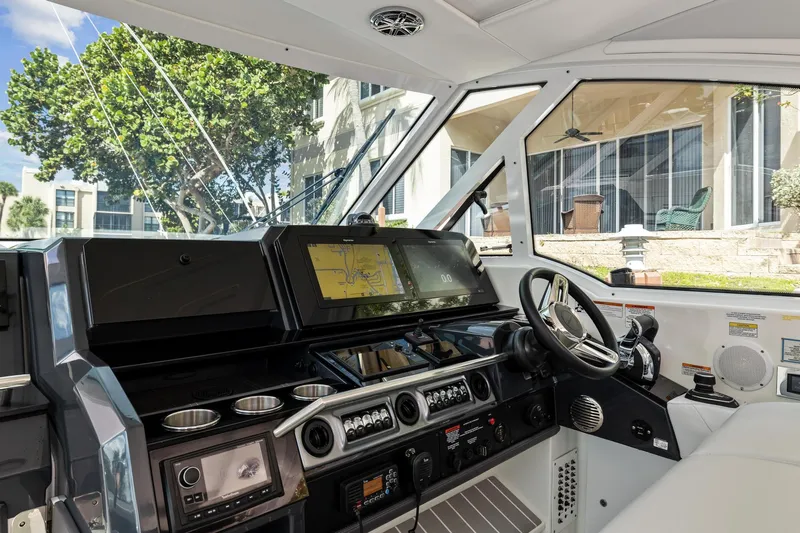Happy 2 Gether Yacht Photos Pics Interior view of 2021 Formula 380 Super Sport Crossover OB cockpit.
