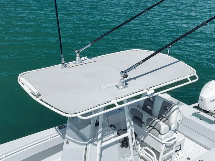  Yacht Photos Pics 2004 Contender 25 Tournament boat with T-top and fishing rods on blue water.