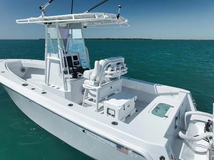  Yacht Photos Pics 2004 Contender 25 Tournament boat on clear blue water, featuring a sleek design and modern equipment.