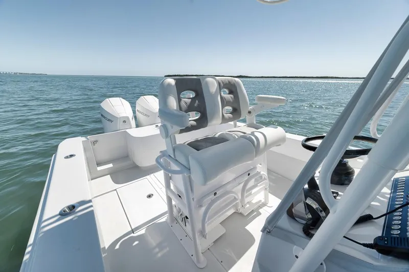  Yacht Photos Pics 2004 Contender 25 Tournament boat with dual engines on open water.