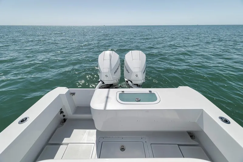  Yacht Photos Pics 2004 Contender 25 Tournament boat with dual engines on open water.