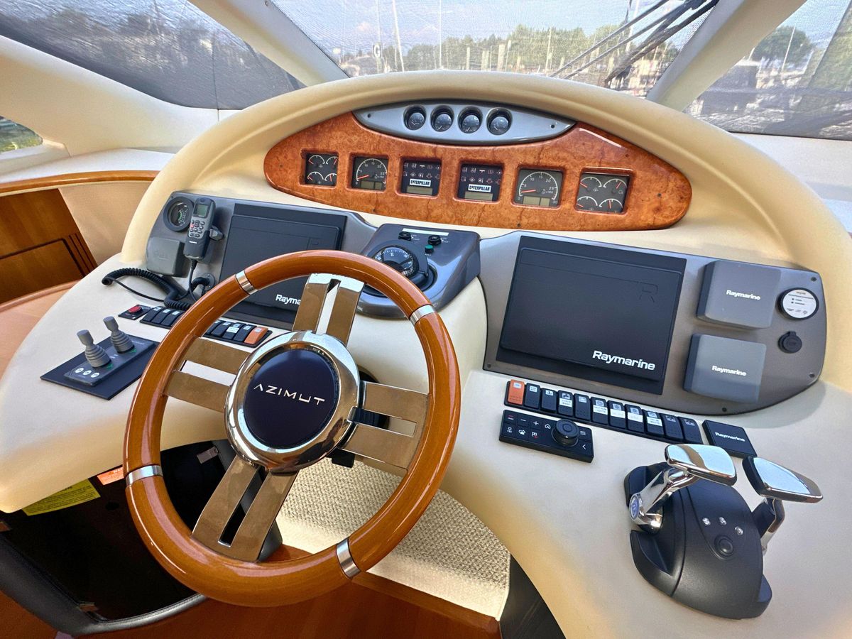 2010 Azimut 55 